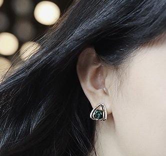 Curved-V Stud Tops Pair